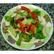 Салат из курочки с овощами и фасолью